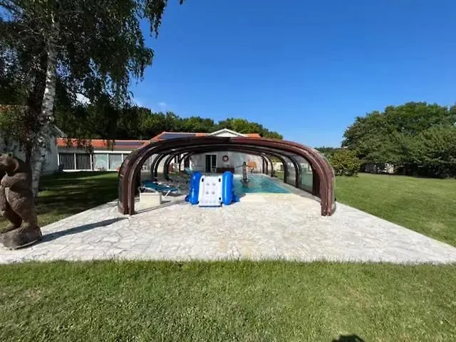 Le Trankiloup Holiday home Grezac